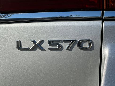 Used 2011 Lexus LX 570 4WD image 23