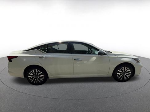 Used 2025 Nissan Altima 2.5 SV image 16