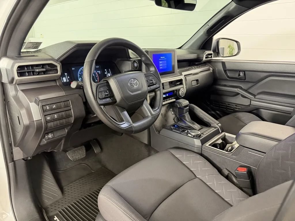 Used 2025 Toyota Tacoma SR5 AWD/4WD image 11