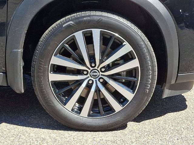 Certified 2025 Nissan Pathfinder Platinum w/ Cargo Package AWD/4WD image 9