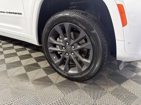 New 2026 Jeep Grand Cherokee L Limited AWD/4WD image 2