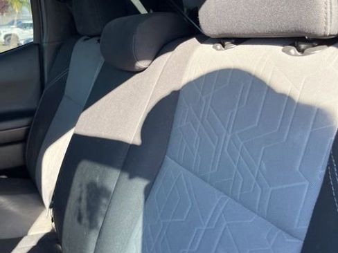 Used 2020 Toyota Tacoma TRD Off-Road w/ Technology Package image 9