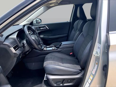 Used 2025 Mitsubishi Outlander SE FWD image 8