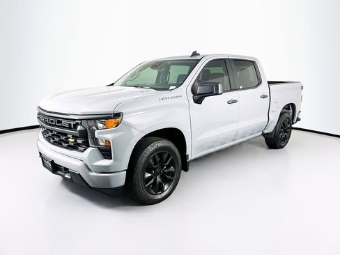 Used 2025 Chevrolet Silverado 1500 Custom image 3