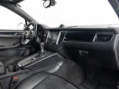 Used 2018 Porsche Macan AWD/4WD image 26
