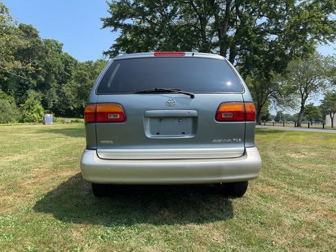 Used 1999 Toyota Sienna LE image 27