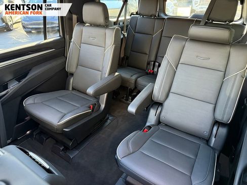 Used 2025 Cadillac Escalade ESV Sport image 39