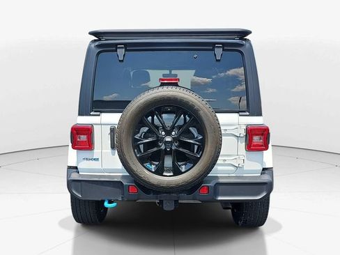 Used 2022 Jeep Wrangler Unlimited Sahara w/ Cold Weather Group AWD/4WD image 4