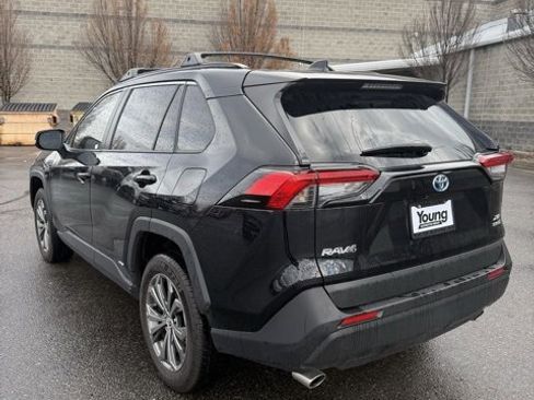 Used 2023 Toyota RAV4 XLE Premium image 8