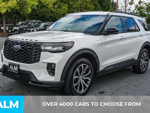 Used 2025 Ford Explorer ST-Line image 3