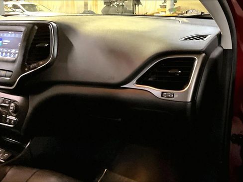 Used 2021 Jeep Cherokee Latitude Lux image 18