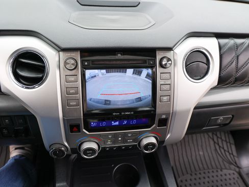 Used 2018 Toyota Tundra Platinum AWD/4WD image 27