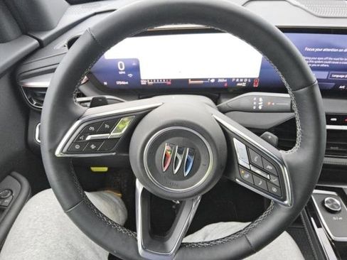 Used 2025 Buick Enclave Preferred image 8