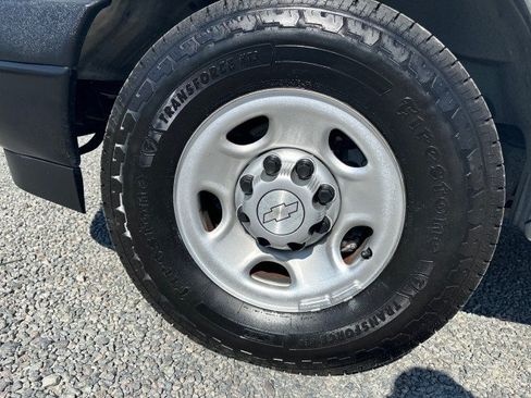 Used 2018 Chevrolet Express 2500 w/ Driver Convenience Package RWD image 15