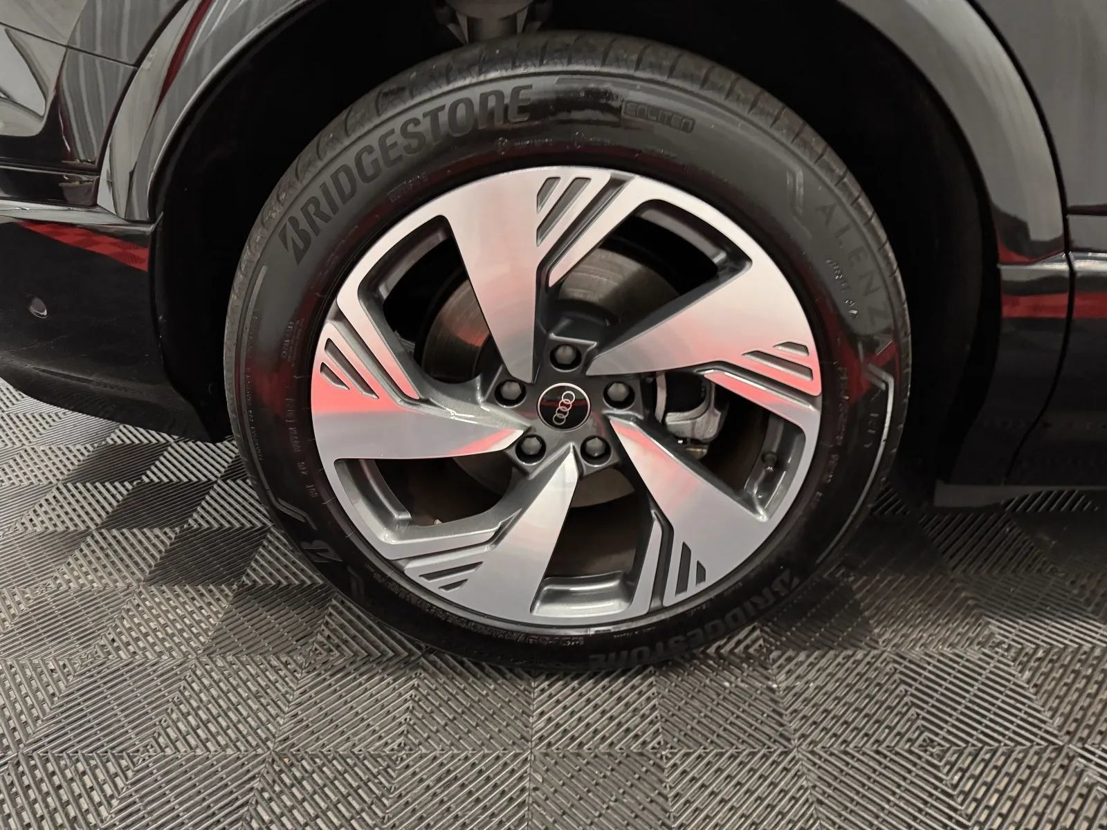 Used 2025 Audi Q6 e-tron Prestige w/ 20" Wheel Package AWD/4WD image 15