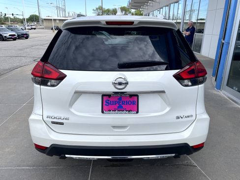 Used 2017 Nissan Rogue SV w/ SV Premium Package AWD/4WD image 3