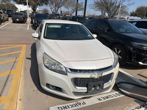 Used 2014 Chevrolet Malibu LT image 2