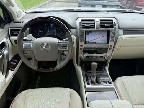 Used 2019 Lexus GX 460 Premium w/ Premium Package AWD/4WD image 14