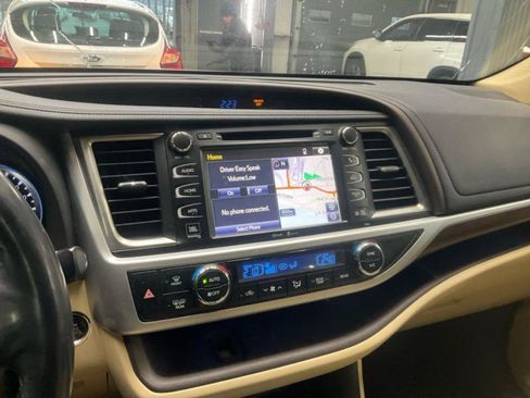 Used 2015 Toyota Highlander Limited Platinum image 12