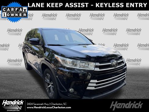 Used 2017 Toyota Highlander Plus FWD image 1