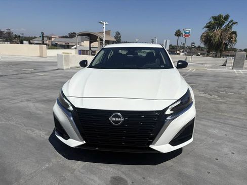 Used 2025 Nissan Altima 2.5 SV FWD image 3