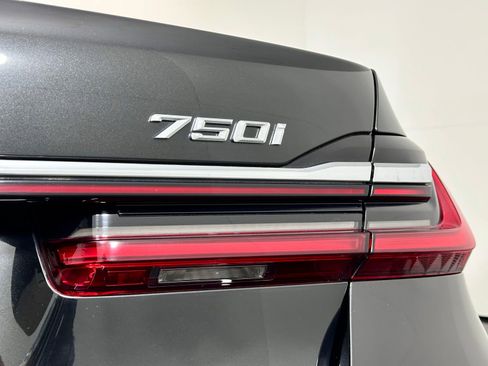 Used 2021 BMW 750i xDrive w/ Luxury Rear Seating Package image 35