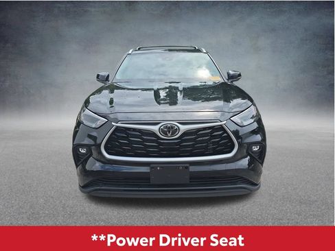 Used 2023 Toyota Highlander XLE AWD/4WD image 12