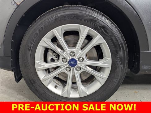 Used 2017 Ford Escape SE image 9