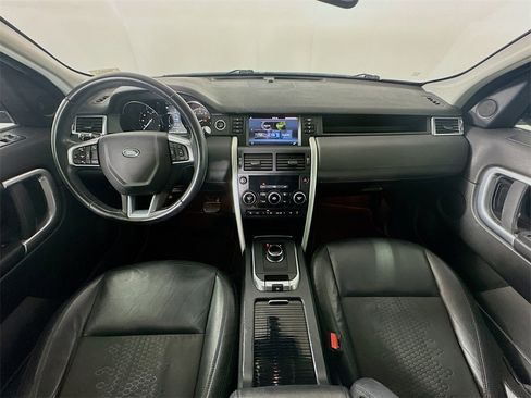 Used 2019 Land Rover Discovery Sport SE image 10