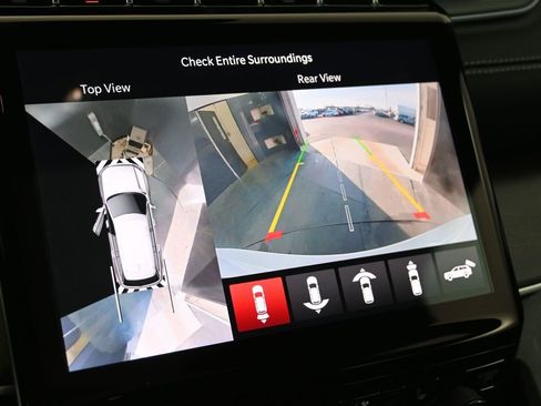 Used 2025 Jeep Grand Cherokee Limited w/ Luxury Tech Group II image 32