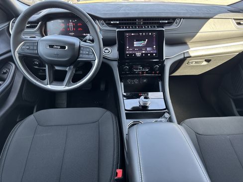 New 2025 Jeep Grand Cherokee Laredo X image 5