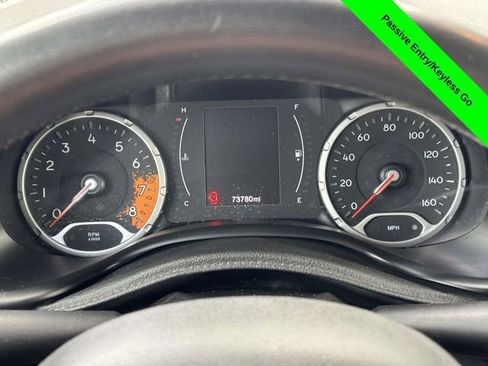 Used 2018 Jeep Renegade Latitude FWD image 21
