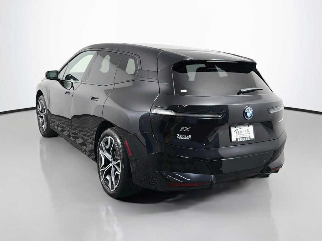 Used 2024 BMW iX xDrive50 w/ Sport Package AWD/4WD image 5