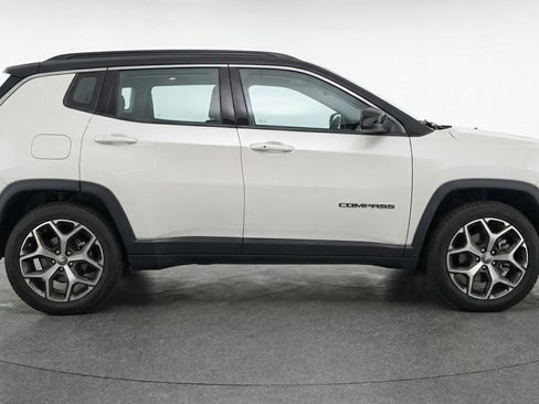 Used 2025 Jeep Compass Limited AWD/4WD image 11