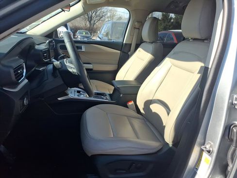 Used 2023 Ford Explorer XLT w/ Equipment Group 202A image 28