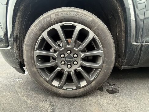 Used 2023 GMC Acadia Denali w/ Black Diamond Edition image 9