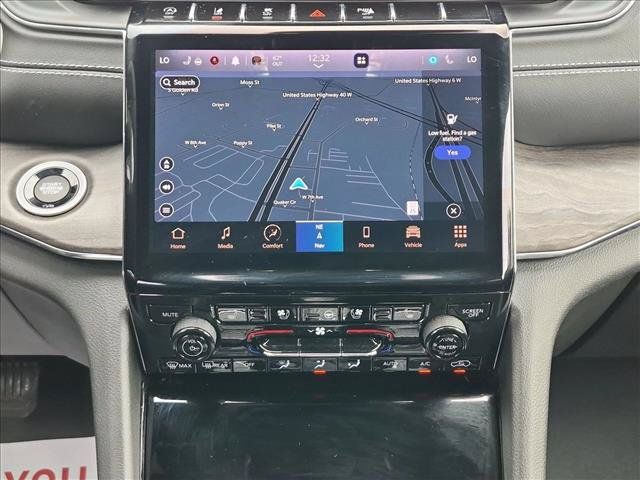 Used 2023 Jeep Grand Cherokee Overland AWD/4WD image 13