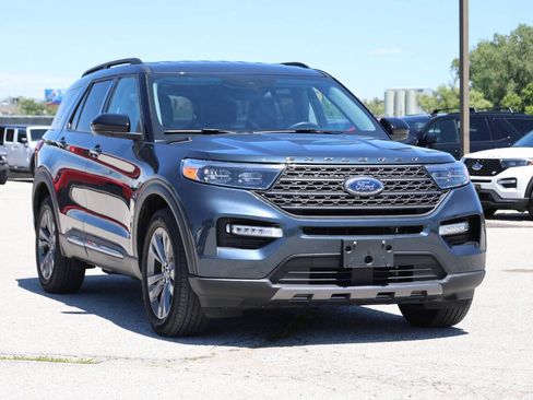 Used 2022 Ford Explorer XLT w/ Equipment Group 202A AWD/4WD image 4