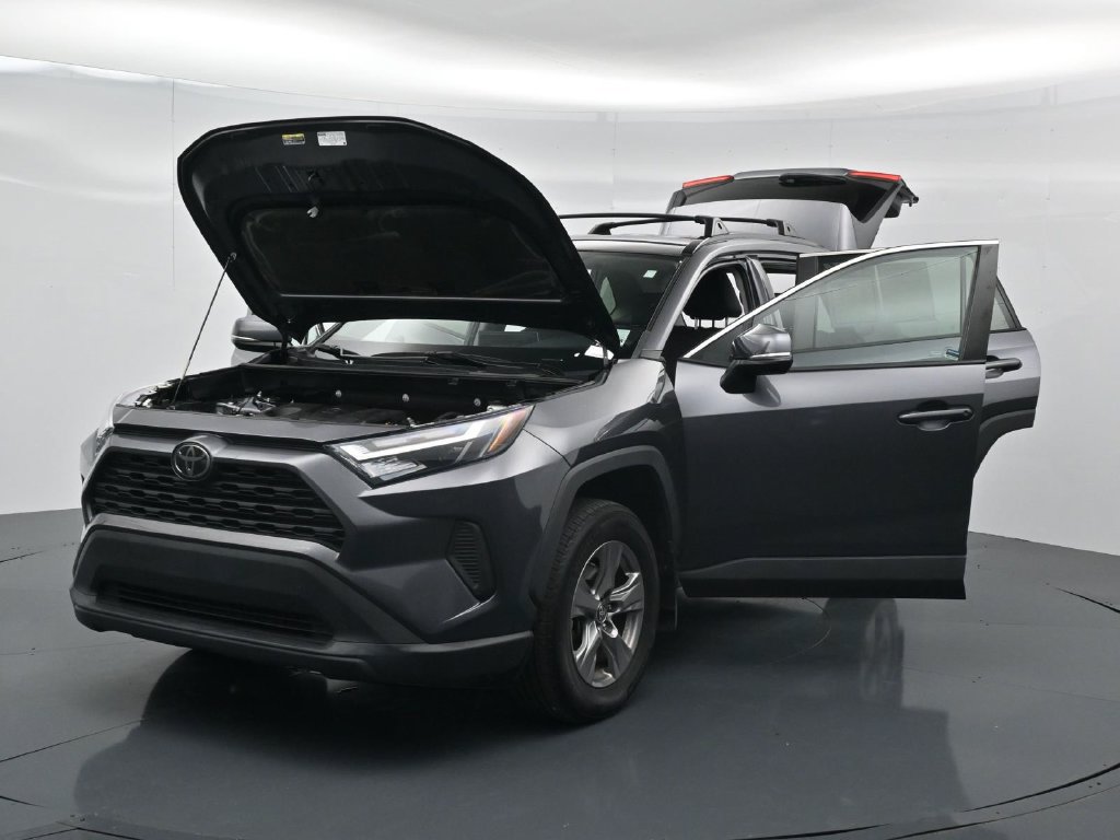 Used 2024 Toyota RAV4 XLE FWD image 39