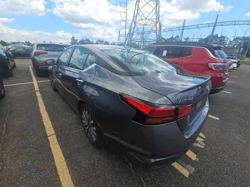 Used 2025 Nissan Altima 2.5 SV FWD image 4