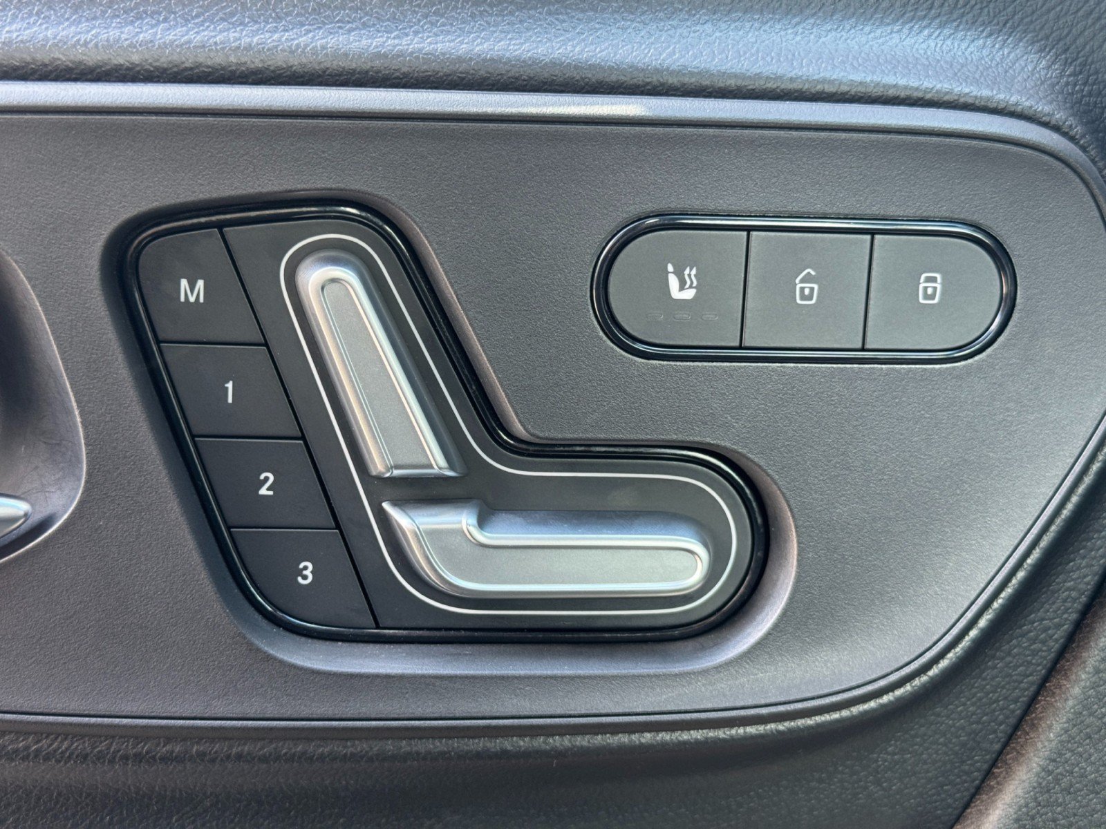 Used 2021 Mercedes-Benz Sprinter 2500 w/ Comfort Plus Package image 17