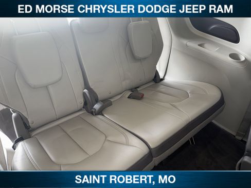 Used 2017 Chrysler Pacifica Touring-L FWD image 26