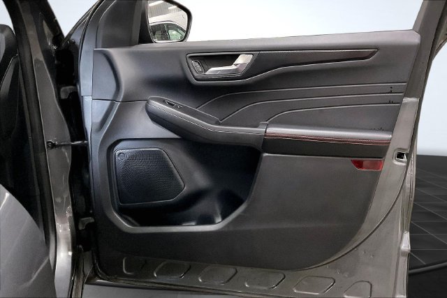 Used 2021 Ford Escape SEL w/ SEL Stealth AWD Package image 26