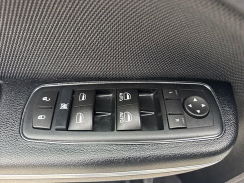 Used 2017 Dodge Charger SE image 15