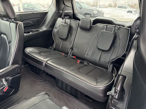 Used 2020 Chrysler Pacifica Limited image 11