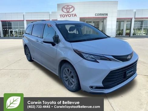Used 2021 Toyota Sienna XLE w/ XLE Plus Package image 12