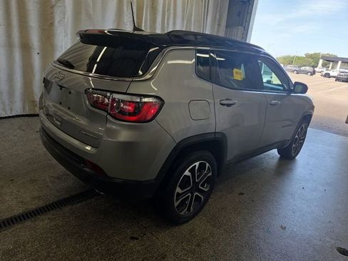 Used 2022 Jeep Compass Limited AWD/4WD image 2