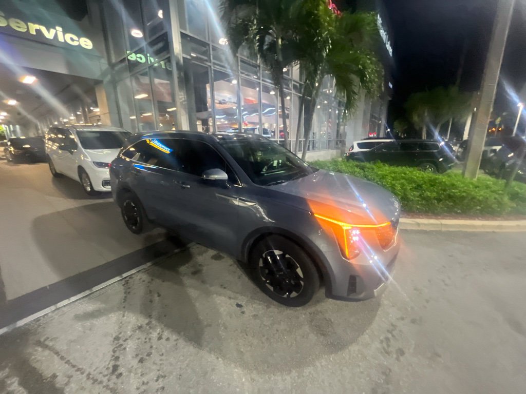 Used 2025 Kia Sorento S w/ Panoramic Sunroof Package FWD image 4