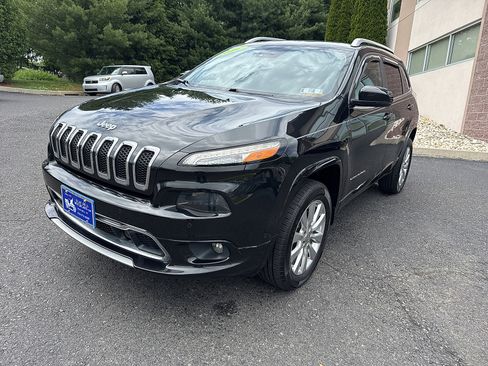 Used 2016 Jeep Cherokee Overland w/ Technology Group AWD/4WD image 11