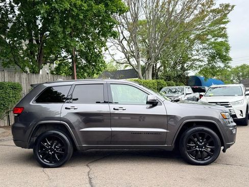 Used 2019 Jeep Grand Cherokee Altitude AWD/4WD image 3